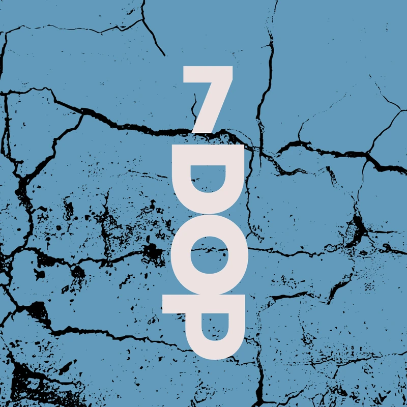 The text '7dop' in an off-white font is written vertically down the center of a blue background with a black, cracked grunge texture.