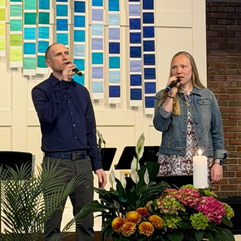 <span style="color:var(--primary-color-bg)">Worship Team</span>