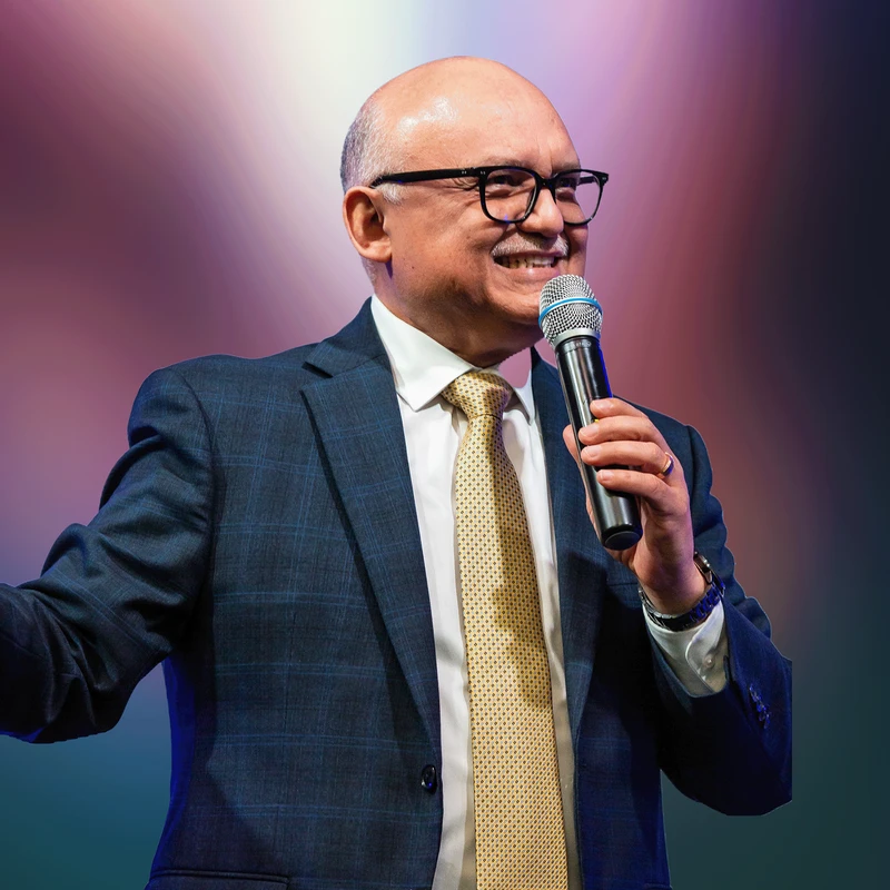 <span style="font-weight: normal;"><i>Pastor</i></span><br>Balmore Díaz