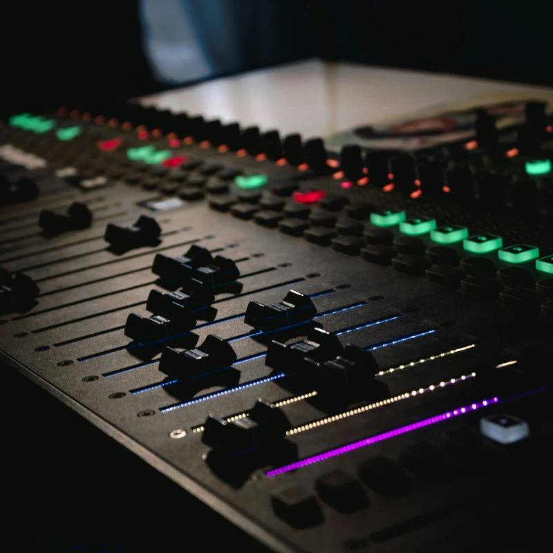 <span style="color:var(--primary-color-bg)">Behind the Scenes:</span>