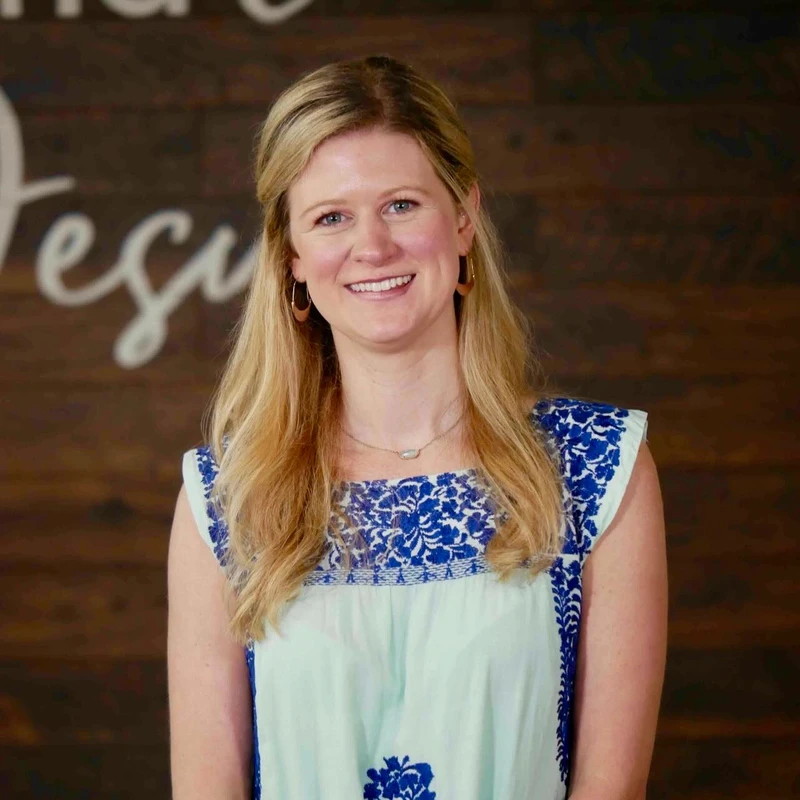 <span class="h6" style=""><span style="font-size: 24px;">Hannah Killebrew<br></span></span><span class="h6" style="font-weight: normal;">Director of Groups</span>
