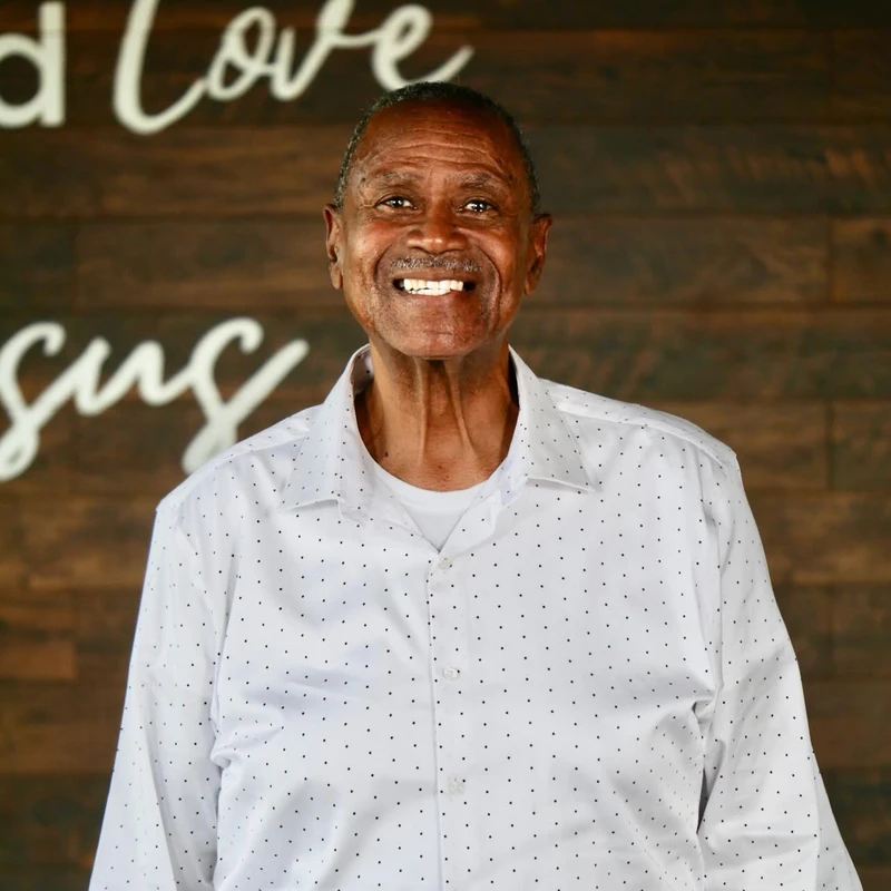 <span class="h6" style=""><span style="font-size: 24px;">James Gilmore<br></span></span><span class="h6" style="font-weight: normal;">Pastor</span>