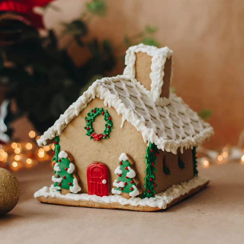 EC Women: <span style="font-weight: normal;">Gingerbread House</span>