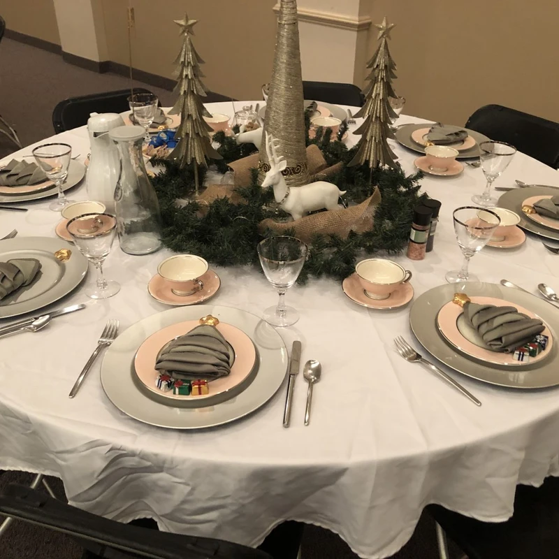 <strong><span class="h2">Table Hostess</span></strong>