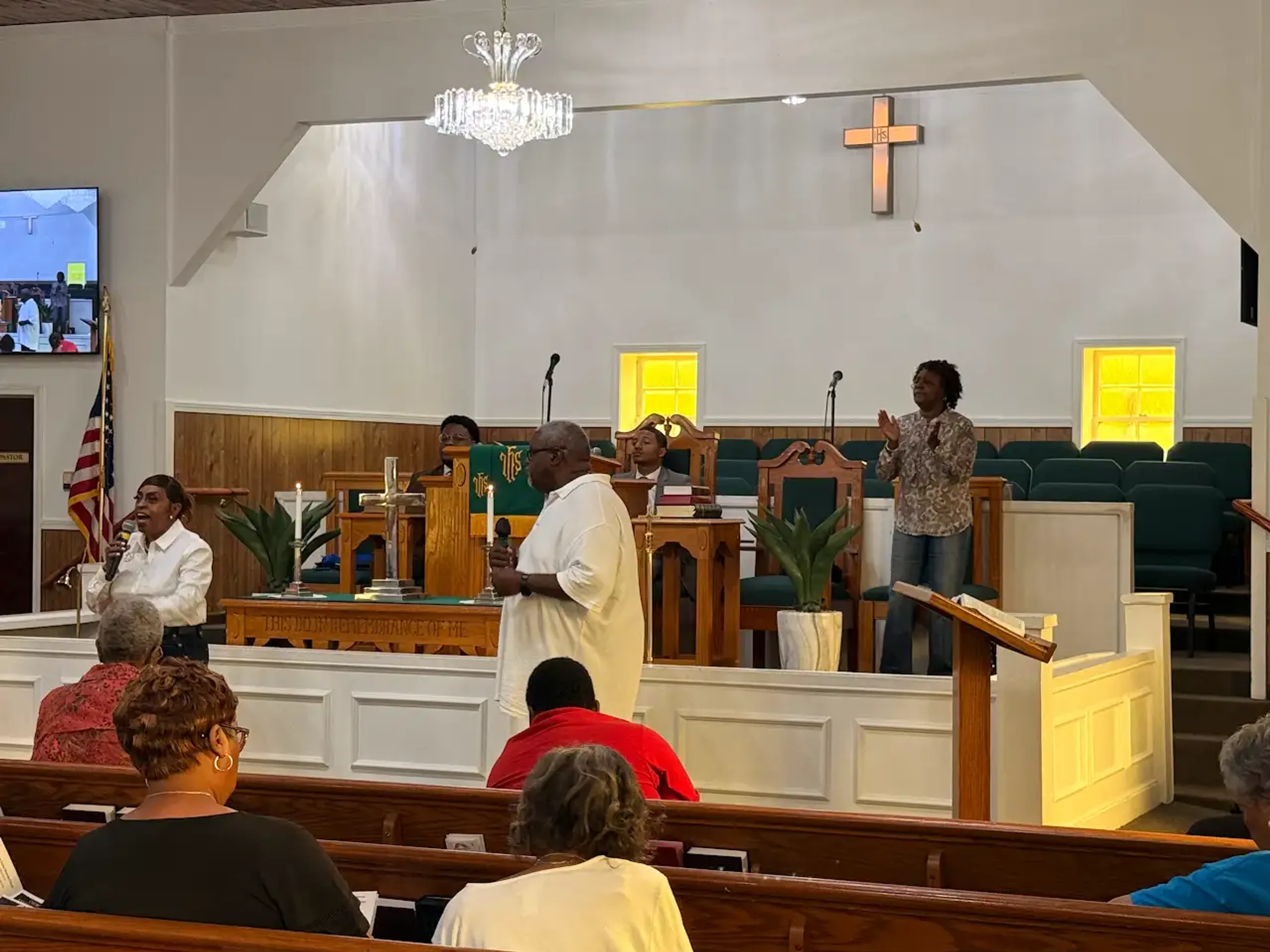 Praise <i>& Worship</i>