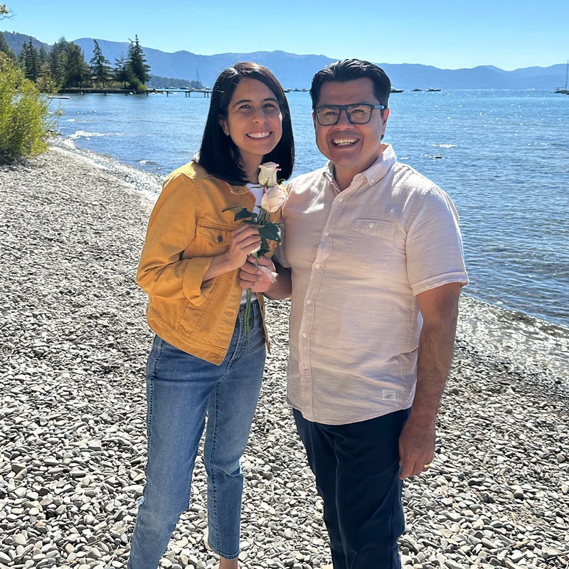 <span style="color: var(--primary-color-bg);"><span style="letter-spacing: 0.3rem;">CONOCE A NUESTRO PASTOR</span></span>