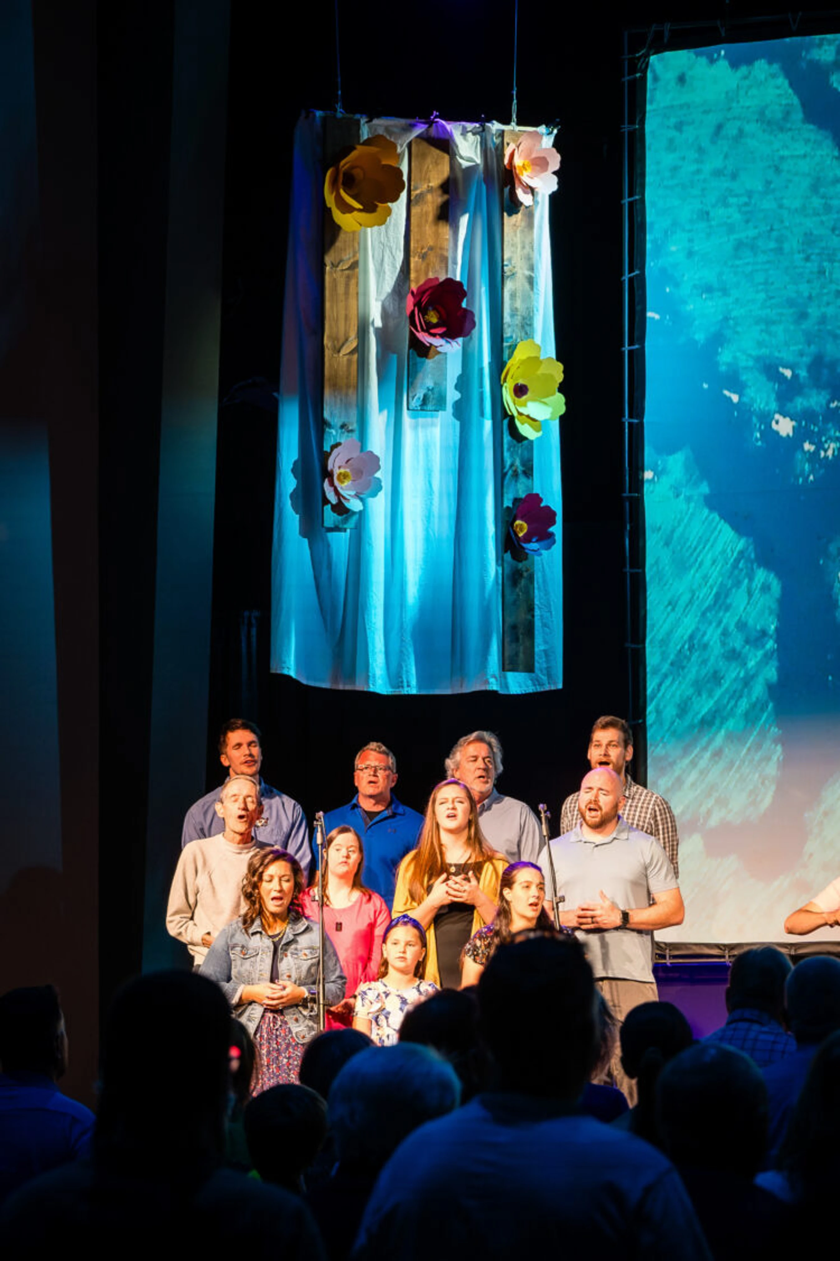 Teams that Lead a <i><span style="color:var(--primary-color-bg)">Worshiping Community</span></i>