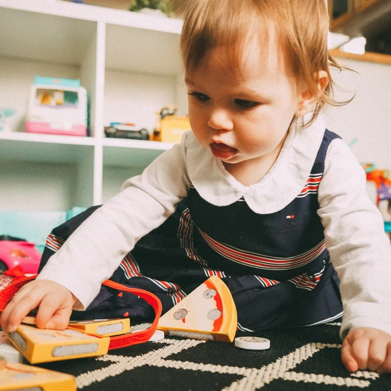 <span style="color:var(--secondary-color-bg); letter-spacing: 0.2rem;">KIDS</span></span>