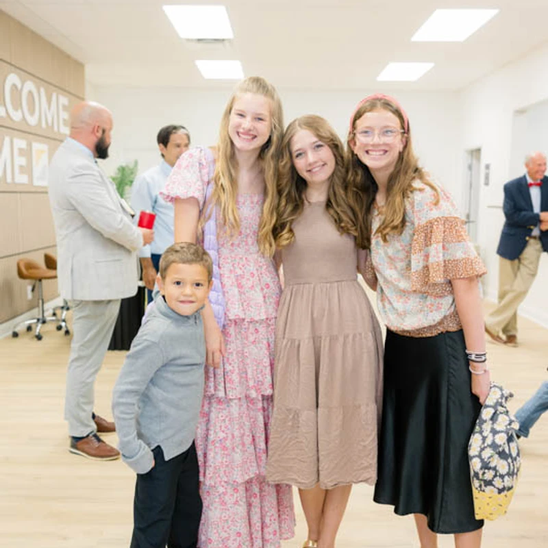 <span style="font-weight:900">KIDS</span>
