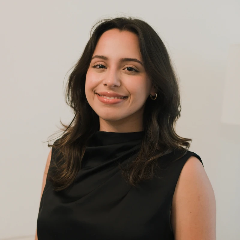 <font size="7"><span style="line-height: 0.6rem;"><span style="line-height: 3rem;">Karolyn Carcache</span></span></font>