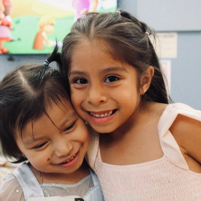 <span class="h4"><span class="split__title-xs script" style="color:var(--primary-color-bg)">Niños</span></span>