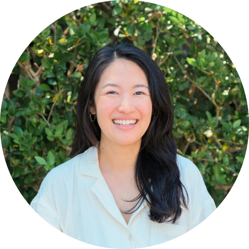 <span class="h4"><b>Rachel Lee</b></span>
