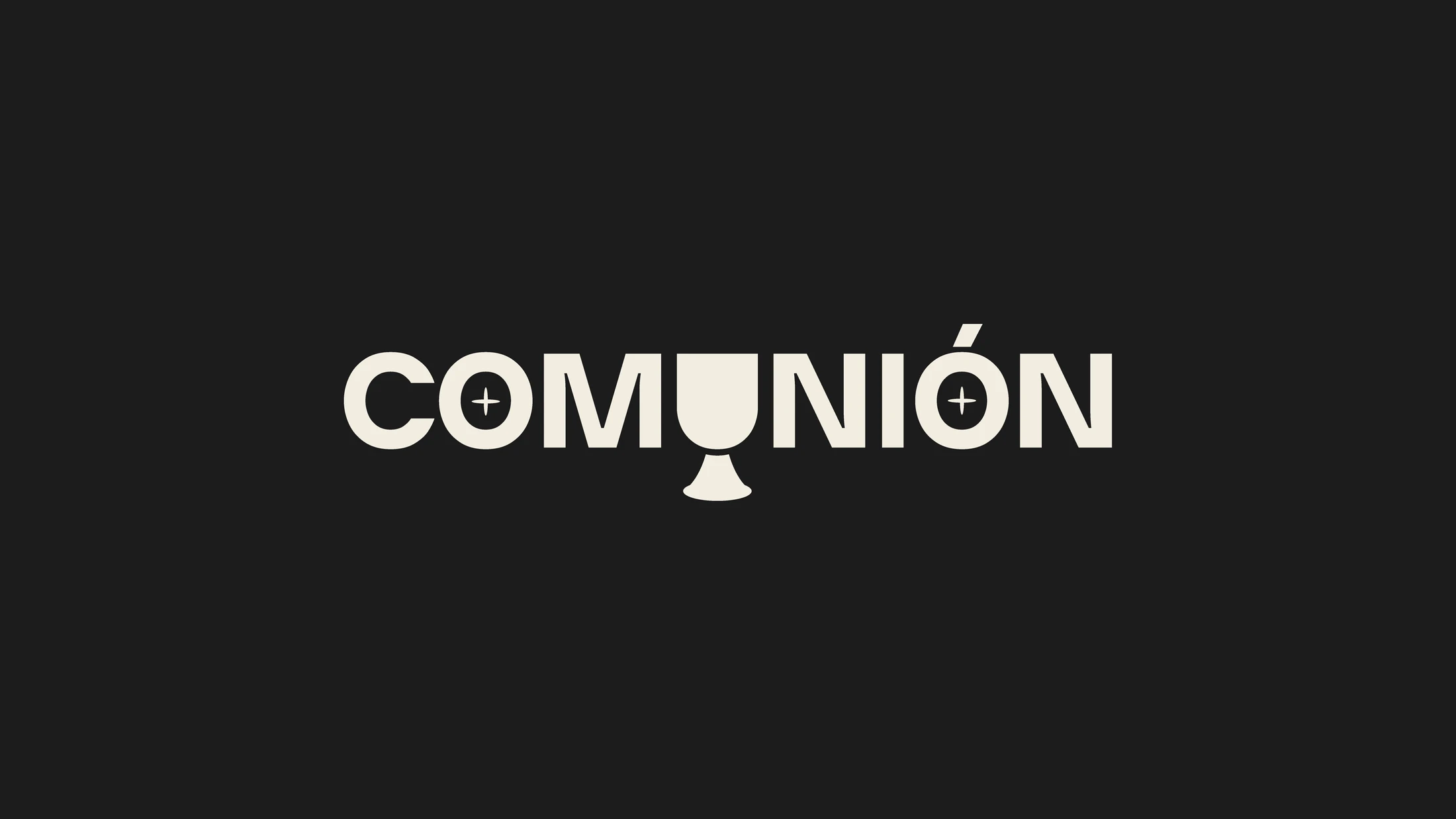 The word 'COMUNIÓN' in a cream-colored font on a black background. The 'U' is a chalice, and the 'O's contain crosses, symbolizing the Eucharist.