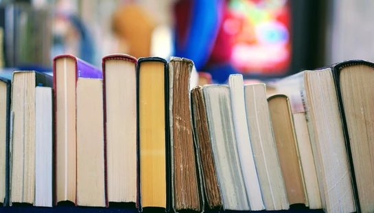 THE READERS' BOOK CLUB