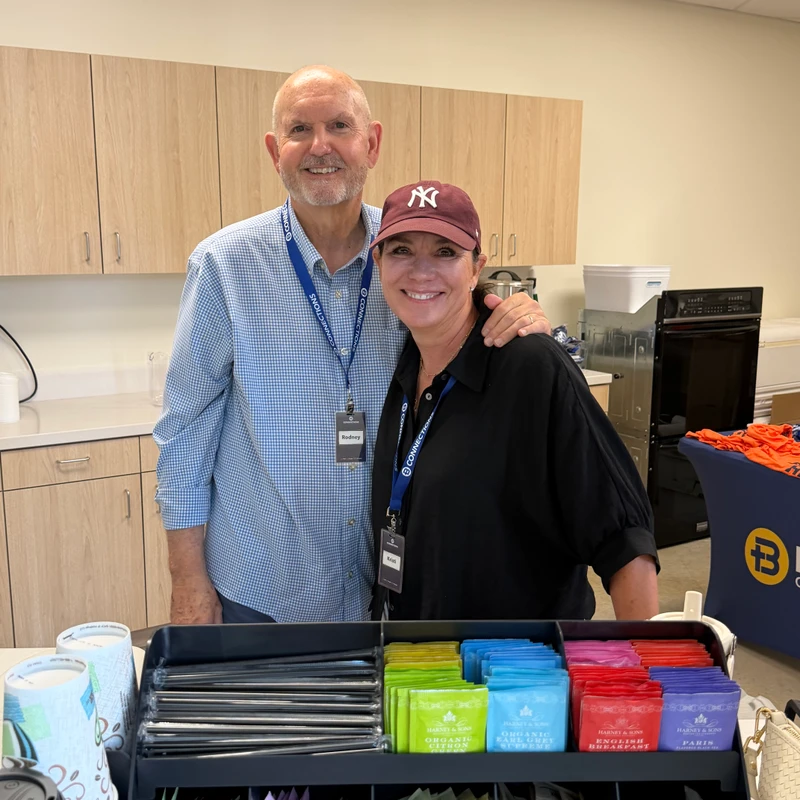 <b><span style="color:var(--base-color-bg)">Breakaway Cafe Team</span></b>