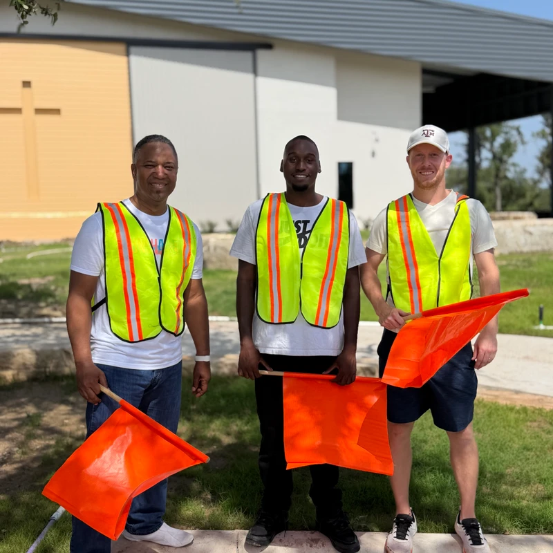 <b><span style="color:var(--base-color-bg)">Parking Lot Team&nbsp;</span></b>