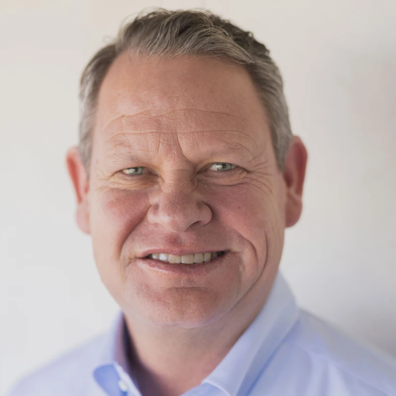 <span style="font-weight: 500; letter-spacing: 3.2px;">Chris Herthel</span>