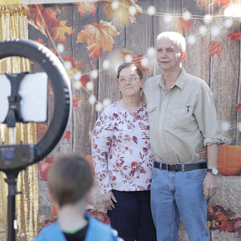 <span style="color:var(--secondary-color-bg)">FAMILY MEMORIES</span>
