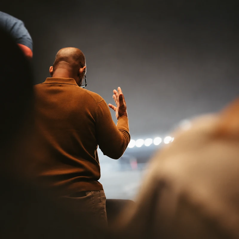 <span style="color:var(--secondary-color-bg)">Vertical worship</span>