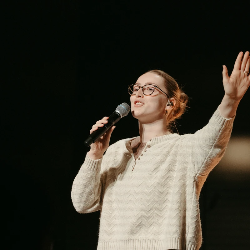 <span style="color:var(--secondary-color-bg)">Vertical worship</span>