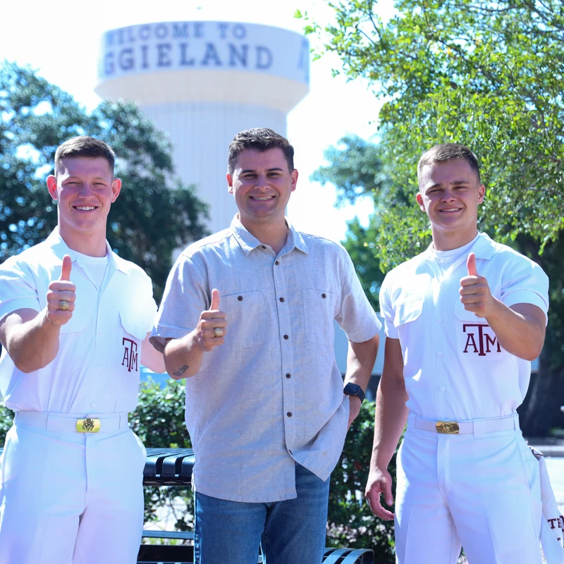 Howdy, Ags!