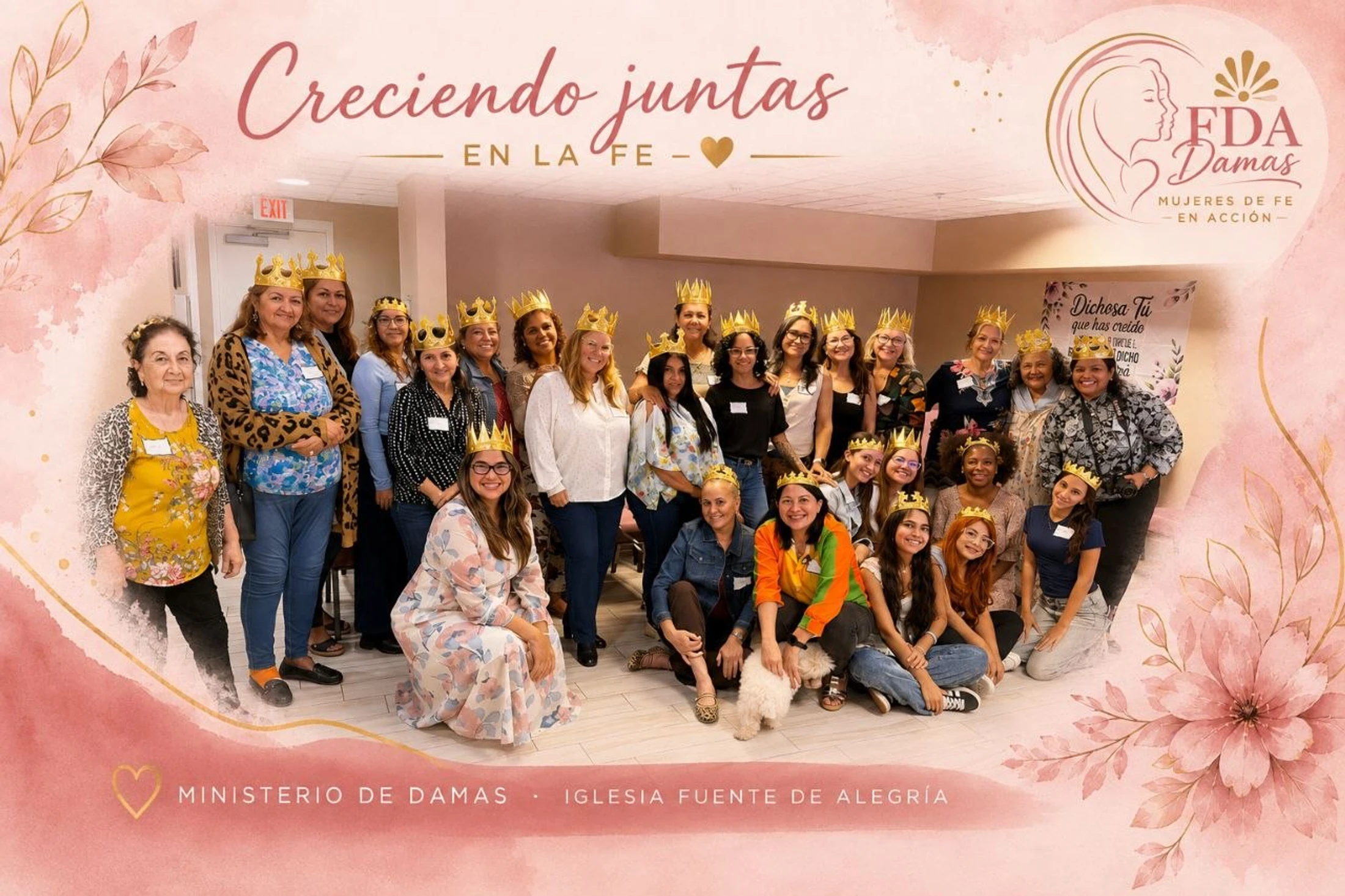 A large, diverse group of smiling women wearing gold paper crowns pose together indoors for a photo at a church event titled 'Creciendo juntas en la fe'.