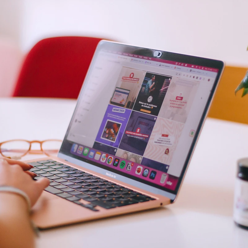 What You Get When You Hire a Social Media Manager
