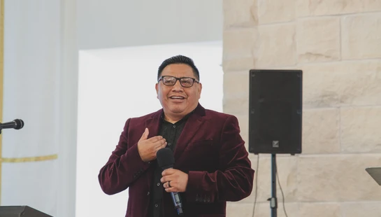 <span style="color: var(--base-color-bg);">Nuestro Pastor&nbsp;Rigoberto Chiroy</span><span class="fx-draw-underline"></span>