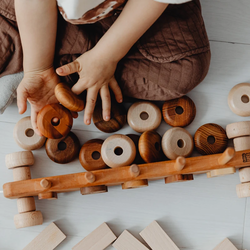 <span class="h1"><span style="color:var(--tertiary-color-bg)">RH <span style="font-weight: normal;">KIDS</span></span><span style="font-weight: normal;"></span></span>